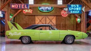 Намериха рядък и перфектно запазен култов автомобил от миналото Снимки