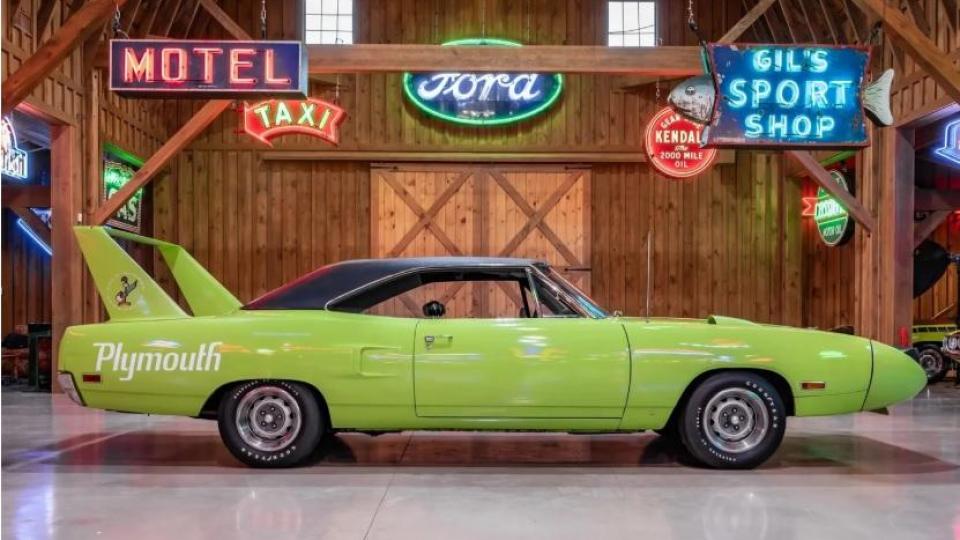 Намериха рядък и перфектно запазен култов автомобил от миналото Снимки