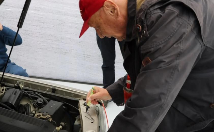 Пуснаха за продажба Mercedes, принадлежал на Айртон Сена Снимки