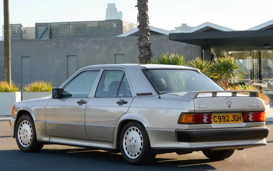 Пуснаха за продажба Mercedes, принадлежал на Айртон Сена Снимки