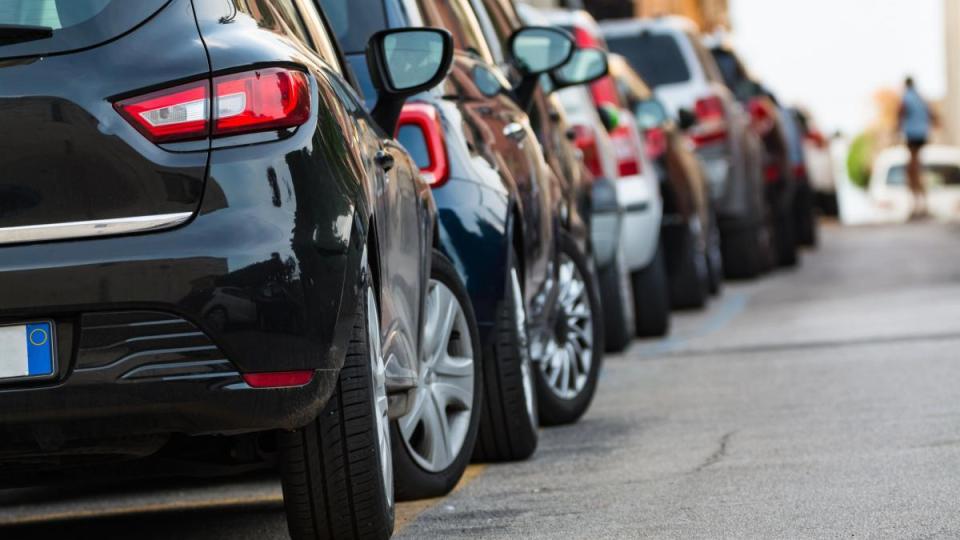 Разграбват ги като топъл хляб: Най-популярните бензинови автомобили в Украйна