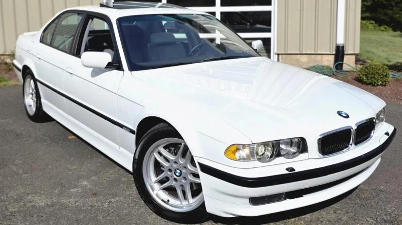 Продава се емблематично BMW от 2001 г., като ново е Снимки