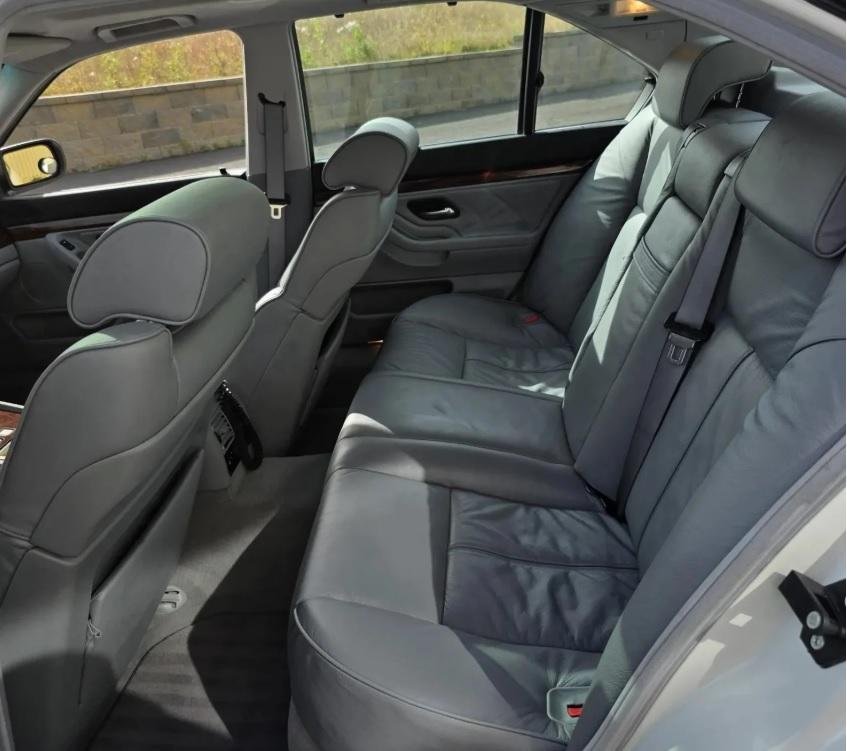 Продава се емблематично BMW от 2001 г., като ново е Снимки