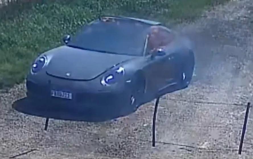 Собственик на Porsche го подпали заради застраховката, но ето какво го издаде Видео