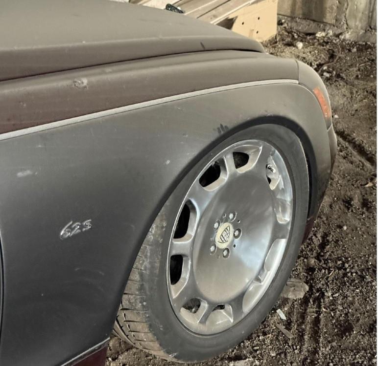 Не е за вярване: Намериха изоставена лимузина Maybach Снимки