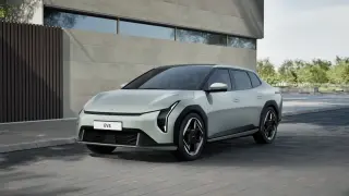 Защо електрическите автомобили Kia миришат на бензин?