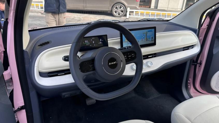 General Motors пусна бюджетен електромобил за 5600 долара Снимки