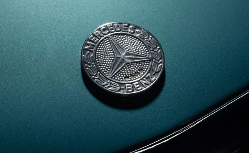 Удивително: Намериха Mercedes SL от 1982 г., който никога не е каран Снимки