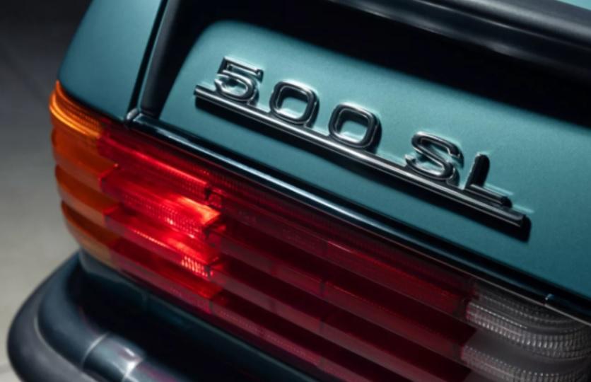 Удивително: Намериха Mercedes SL от 1982 г., който никога не е каран Снимки