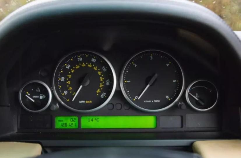 Продава се ежедневният автомобил на кралица Елизабет Снимки