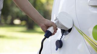 Експерти казаха кога ще настъпи „революцията на електрическите превозни средства“ в Европа