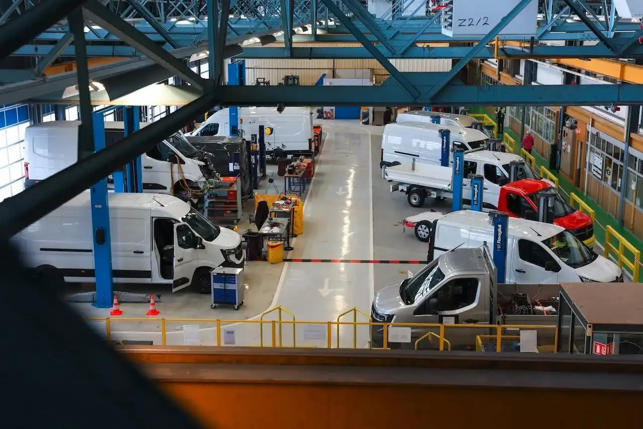 Тайните на надеждността: Renault показва как измъчва своите ванове