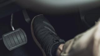 Какво представлява технологията на карането с един педал