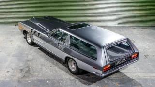 Пуснаха за продажба уникален автомобил с масивен 27-литров двигател Снимки