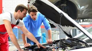 7 предупредителни знака: Как да разпознаете нечестен механик и да защитите парите си