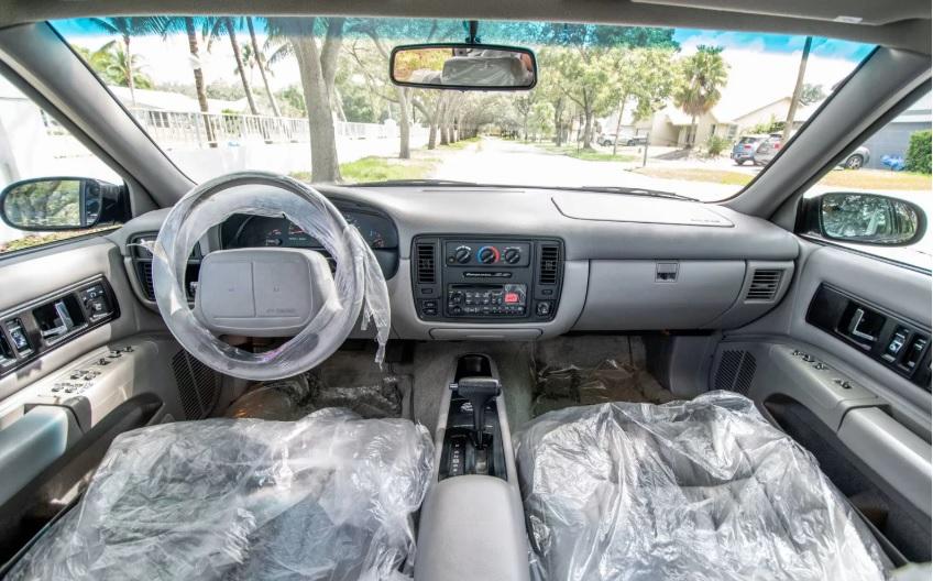 Намериха Chevrolet Impala от 1996 г. в идеално състояние и почти без пробегСнимки