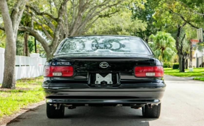 Намериха Chevrolet Impala от 1996 г. в идеално състояние и почти без пробегСнимки