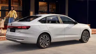 Новият голям седан на Volkswagen получи много ниска цена Снимка