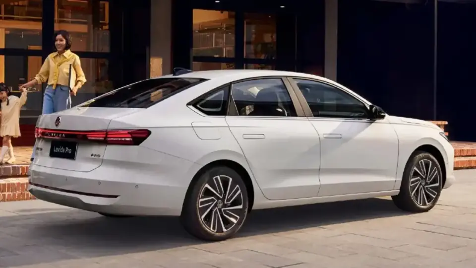 Новият голям седан на Volkswagen получи много ниска цена Снимка