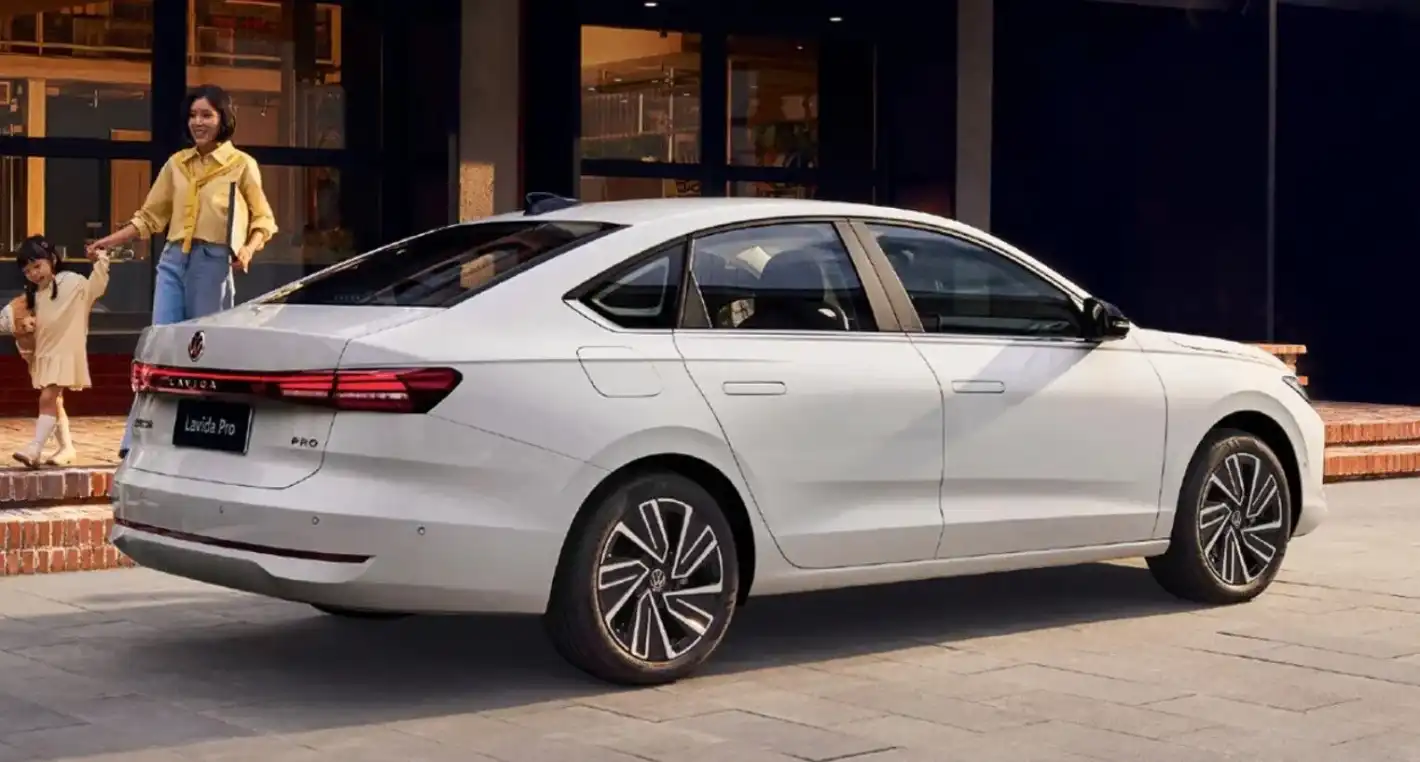 Новият голям седан на Volkswagen получи много ниска цена Снимка