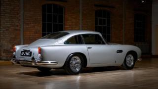 Пенсионер притежава стара кола, която е истинско съкровище Снимки