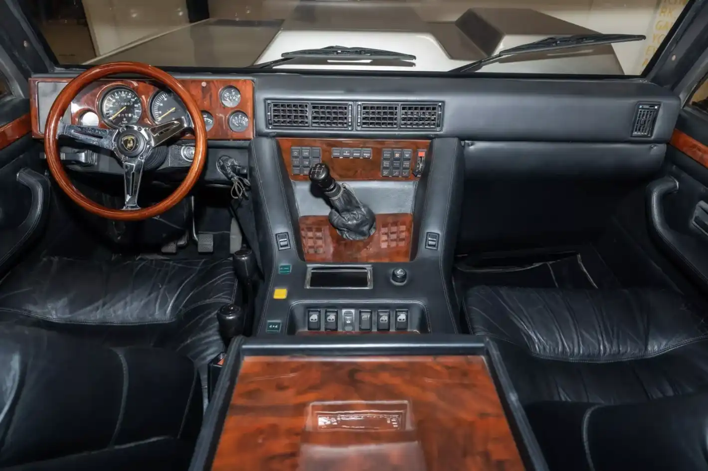 Продава се уникалния SUV Lamborghini на султана на Бруней
