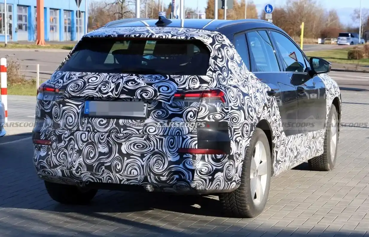 Шпиони заснеха най-евтиния електрически кросоувър на Audi Снимки