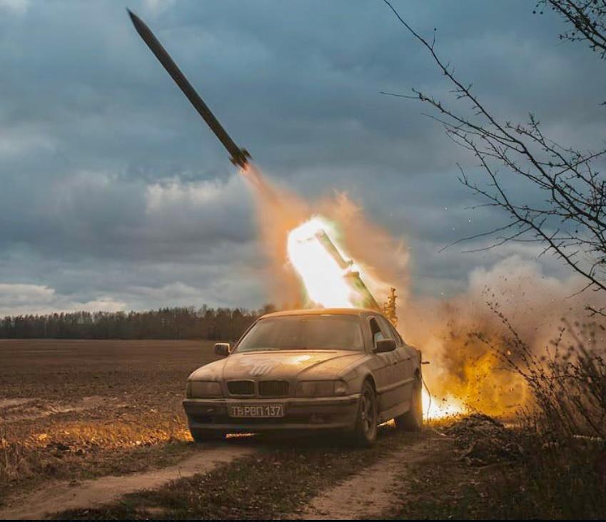 Украинските сили трансформираха автомобил в ракетна установка Снимки