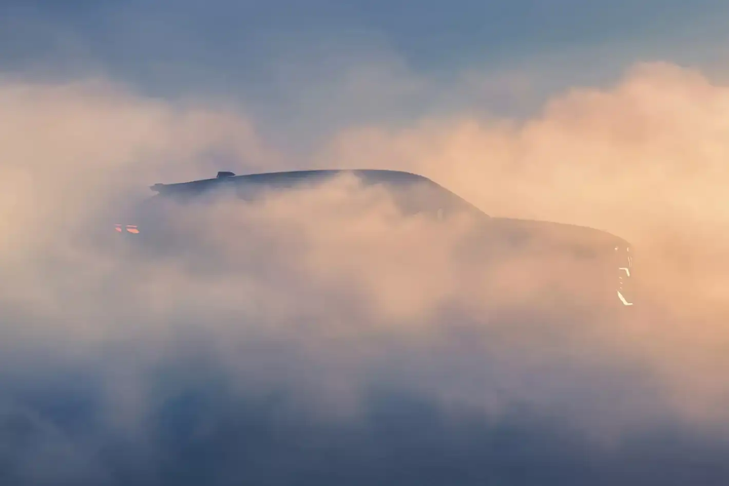 Първи тийзър на новия кросоувър Renault Filante