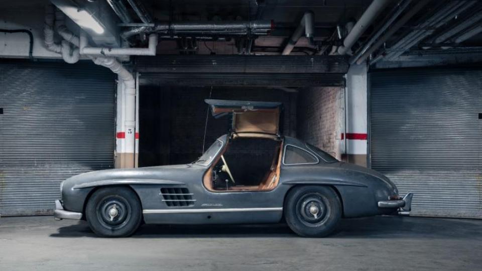 Продава се легендарна суперкола с интересна история Снимки