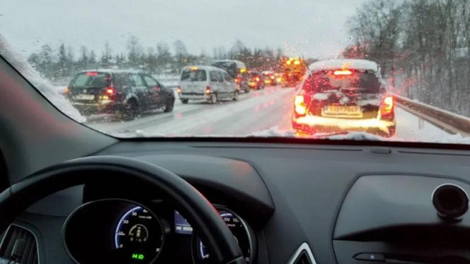 Съвети за безопасност при шофиране през зимата