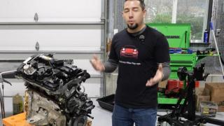 Механик показа нагледно какво се случва, когато не сменяме и не доливаме масло в двигателя Видео