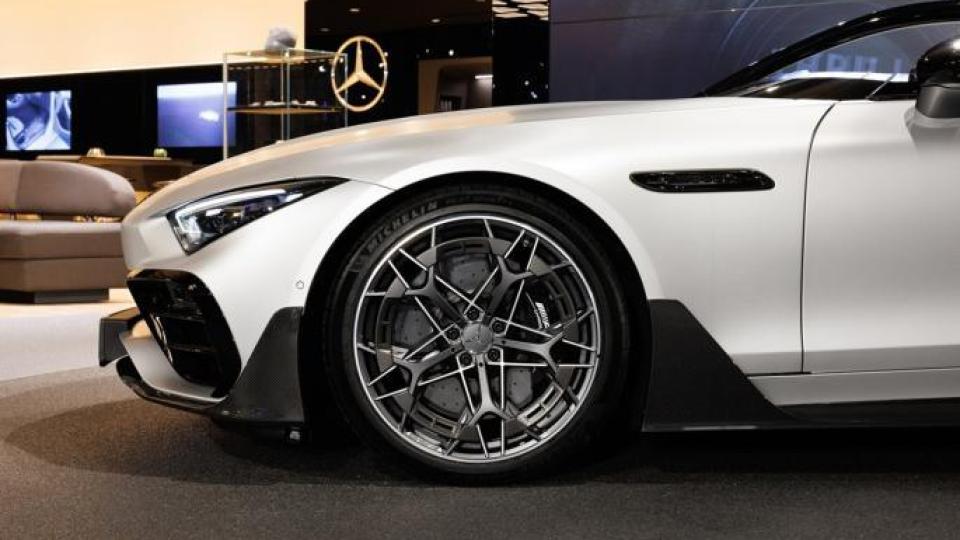 Радикално различен Mercedes-AMG пристигна в България Снимки