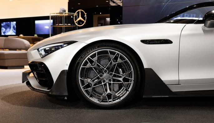 Радикално различен Mercedes-AMG пристигна в България Снимки