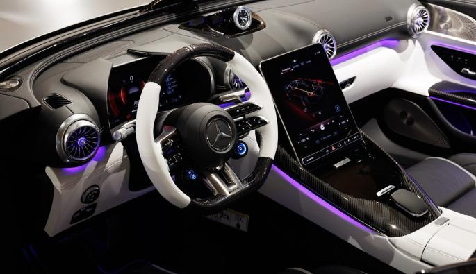 Радикално различен Mercedes-AMG пристигна в България Снимки