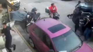 Подборка от зрелищни кадри: Драматична престрелка между полицай и бандити