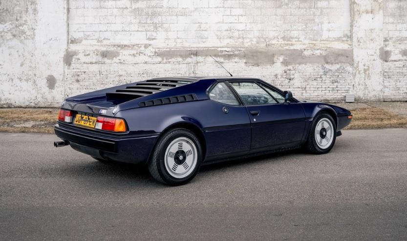 Продава се редкият спортен автомобил на Роджър Уотърс Снимки