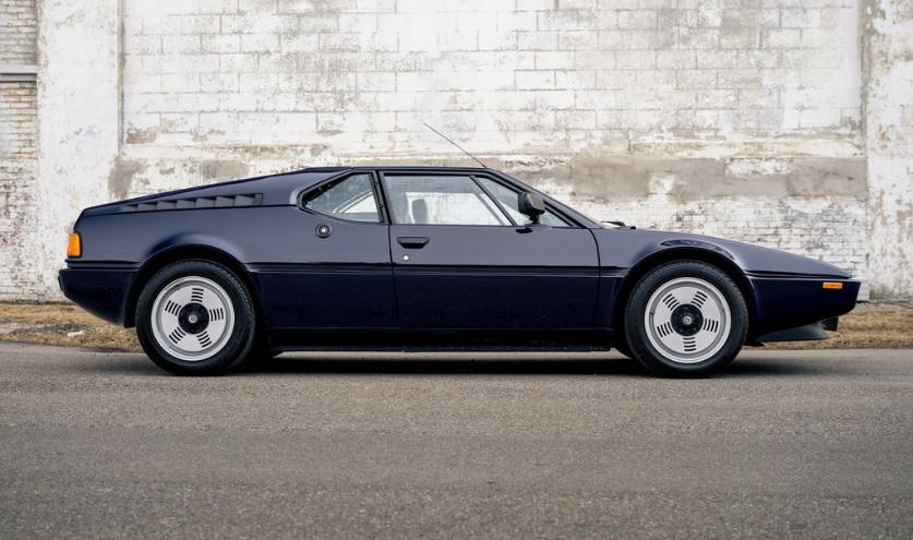 Продава се редкият спортен автомобил на Роджър Уотърс Снимки