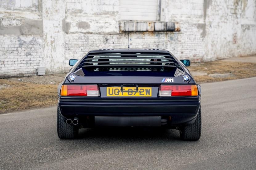 Продава се редкият спортен автомобил на Роджър Уотърс Снимки