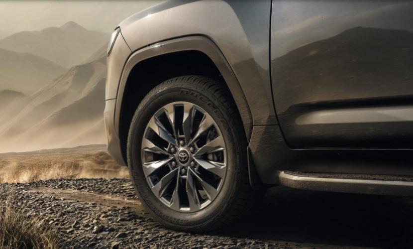Пускат на пазара най-мощния Toyota Land Cruiser, ето какво представлява Снимки