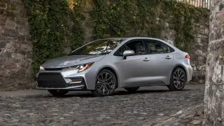 10 седана, които не губят от цената си