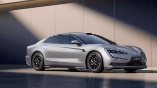 Нов електрически автомобил впечатлява с пробега и оборудването Снимки