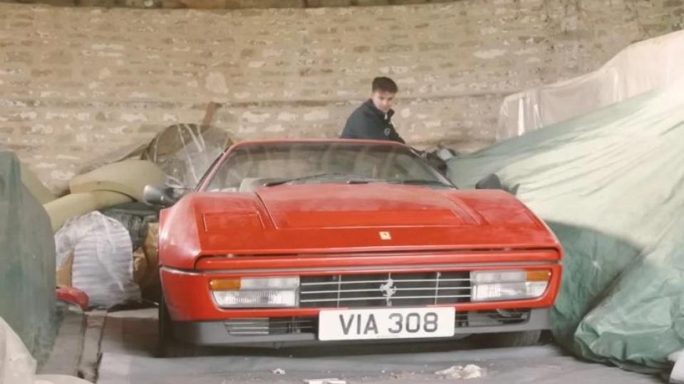 Изоставена за 28 години: Намериха рядък суперавтомобил от миналото Снимки