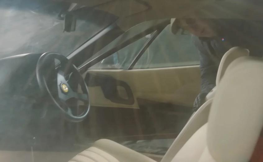 Изоставена за 28 години: Намериха рядък суперавтомобил от миналото Снимки