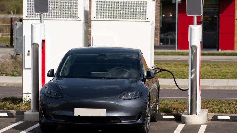 Украинците пропищяха от електрическите автомобили, вече не са изгодни