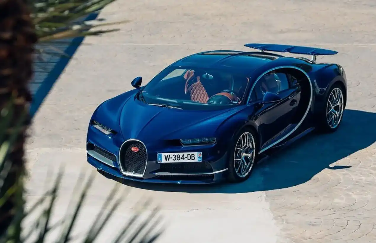 Суперкола Bugatti с пробег на ширпотреба смая мрежата