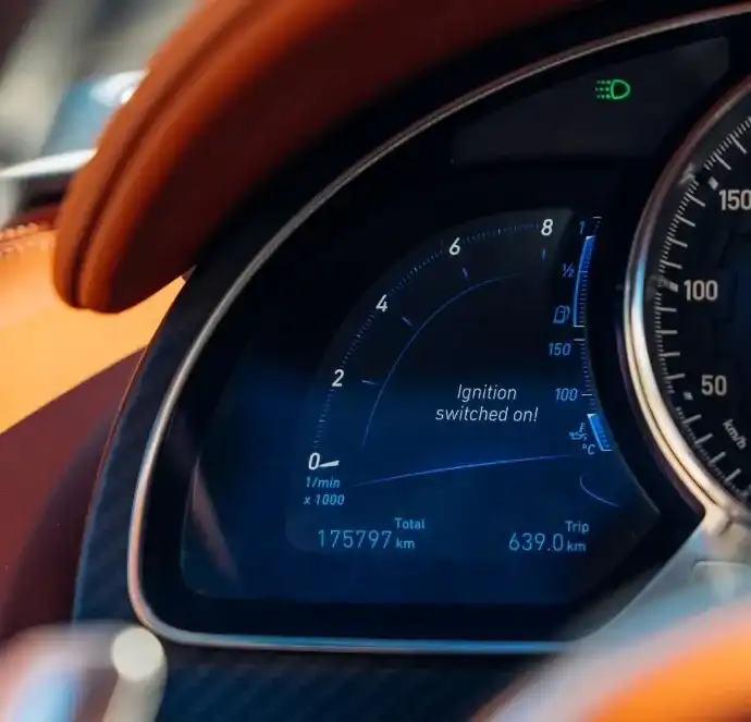 Суперкола Bugatti с пробег на ширпотреба смая мрежата