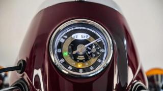 Пуснаха новия мотоциклет Jawa 350, отличава се с много хром и стилни прибори Снимки