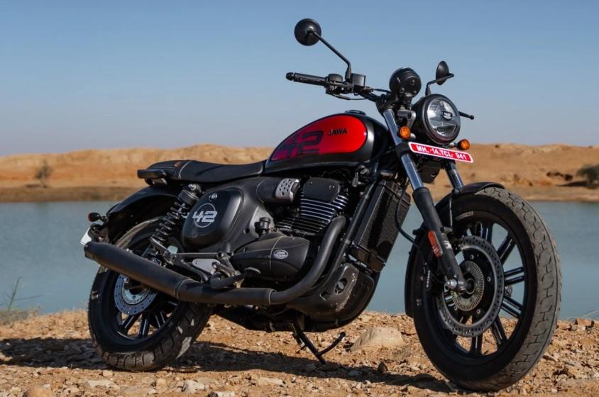 Пуснаха новия мотоциклет Jawa 350, отличава се с много хром и стилни прибори Снимки