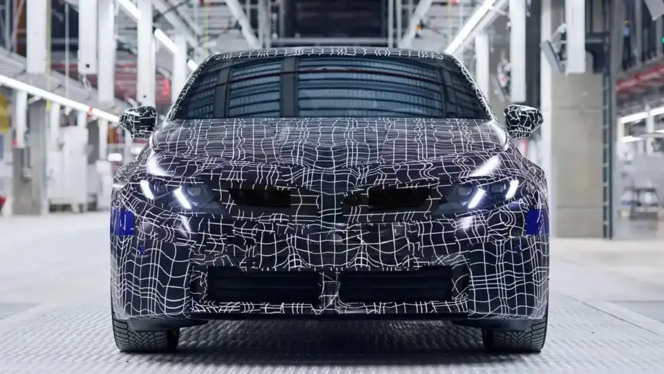 BMW представи официално най-евтиния си електрически седан